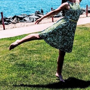 Green and White Patterned Dress - Perfect for Spring